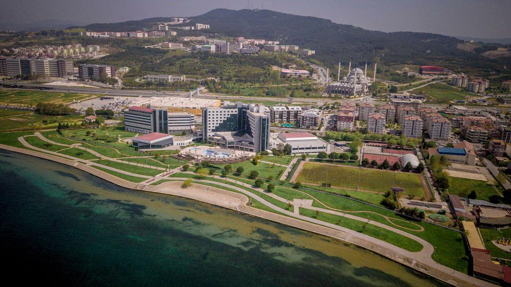 Idamun's landing image, members posing in front of their collage.